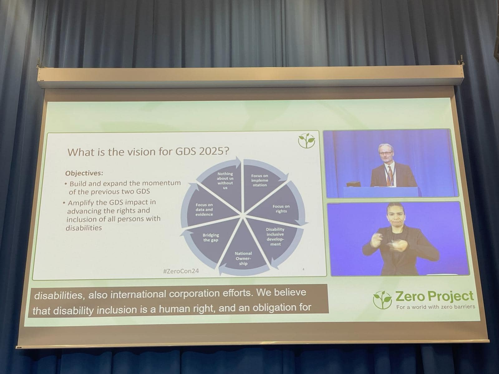 Picture of the GDS commissioner Hans Baur presenting the vision of the GDS 2025 at the zero conference 2024